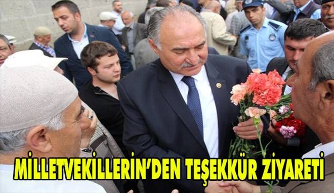 Ak Parti Erzurum Milletvekilleri Vatandaşlara Karanfil Dağıttı