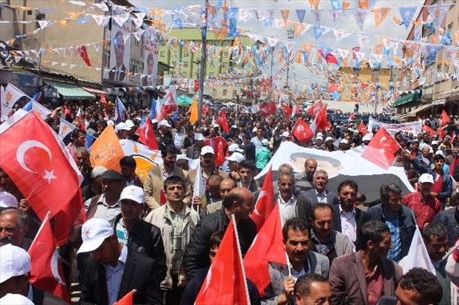 Efkan Ala Köprüköy ve Horasan`da halka seslendi