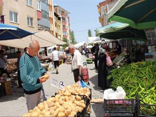 Mitingler halk pazarının yerini değiştirdi