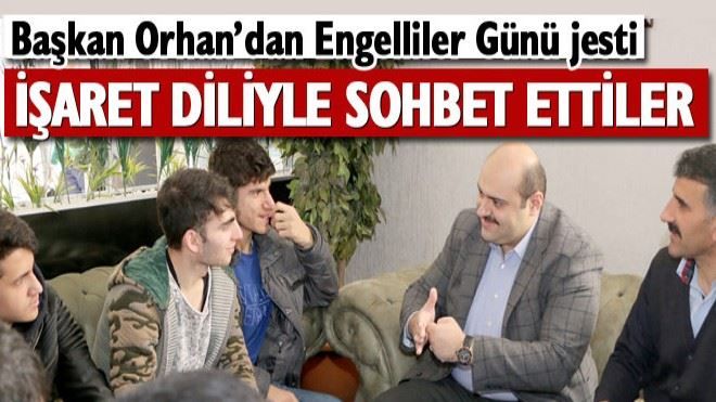 ?Başkan Orhan, öğrencilerle işaret dili ile sohbet etti