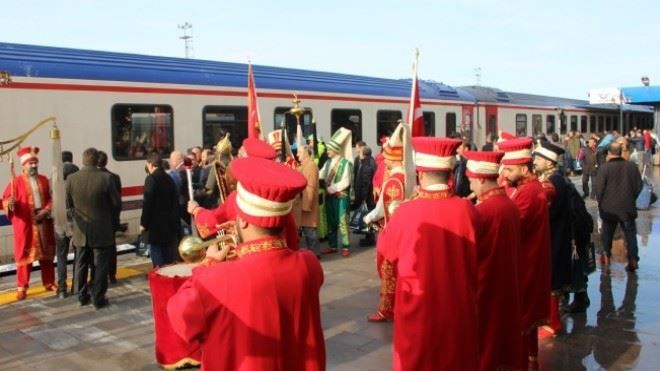 Doğu Ekspresi´ne Erzurum´da renkli karşılama